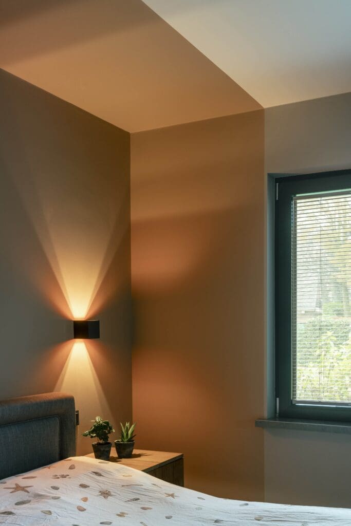 Lichtplan in nis in slaapkamer - Interieurontwerp Buitenvest door Milia Interieurdesign