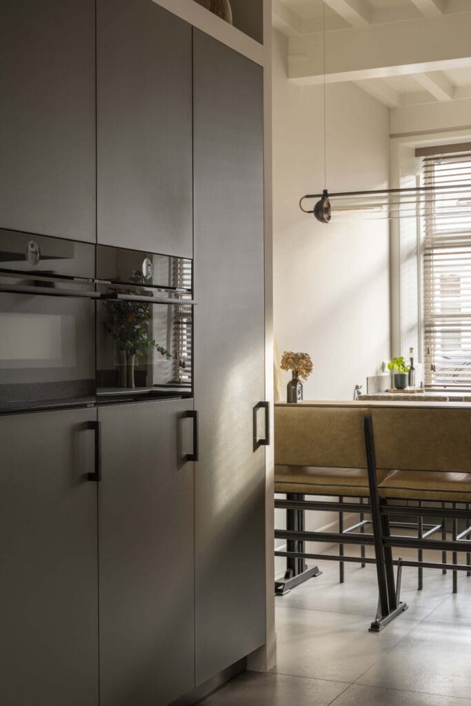 Keuken doorkijkje - Interieurontwerp Koestraat door Milia Interieurdesign