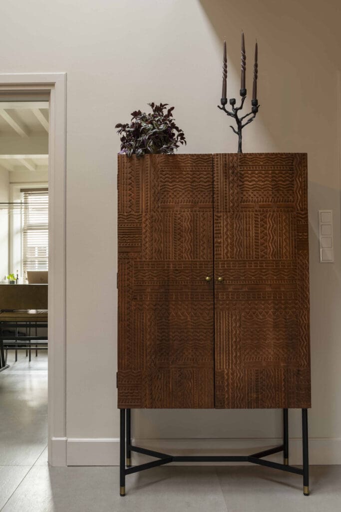 Kast in hal - Interieurontwerp Koestraat door Milia Interieurdesign