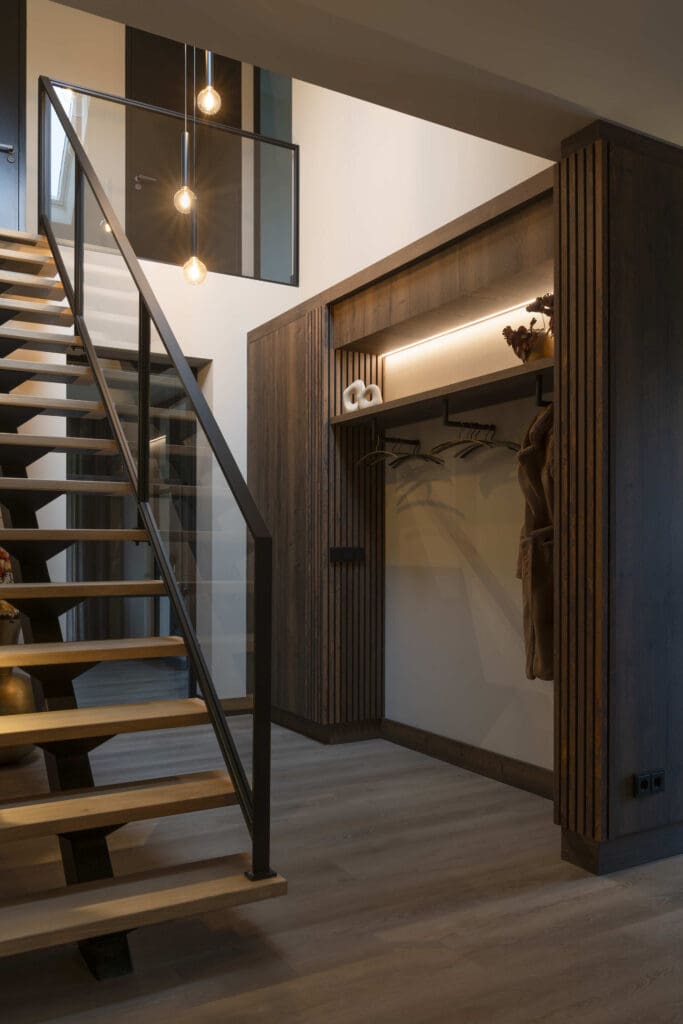 Hal met kapstok - Interieurontwerp Made door Milia Interieurdesign